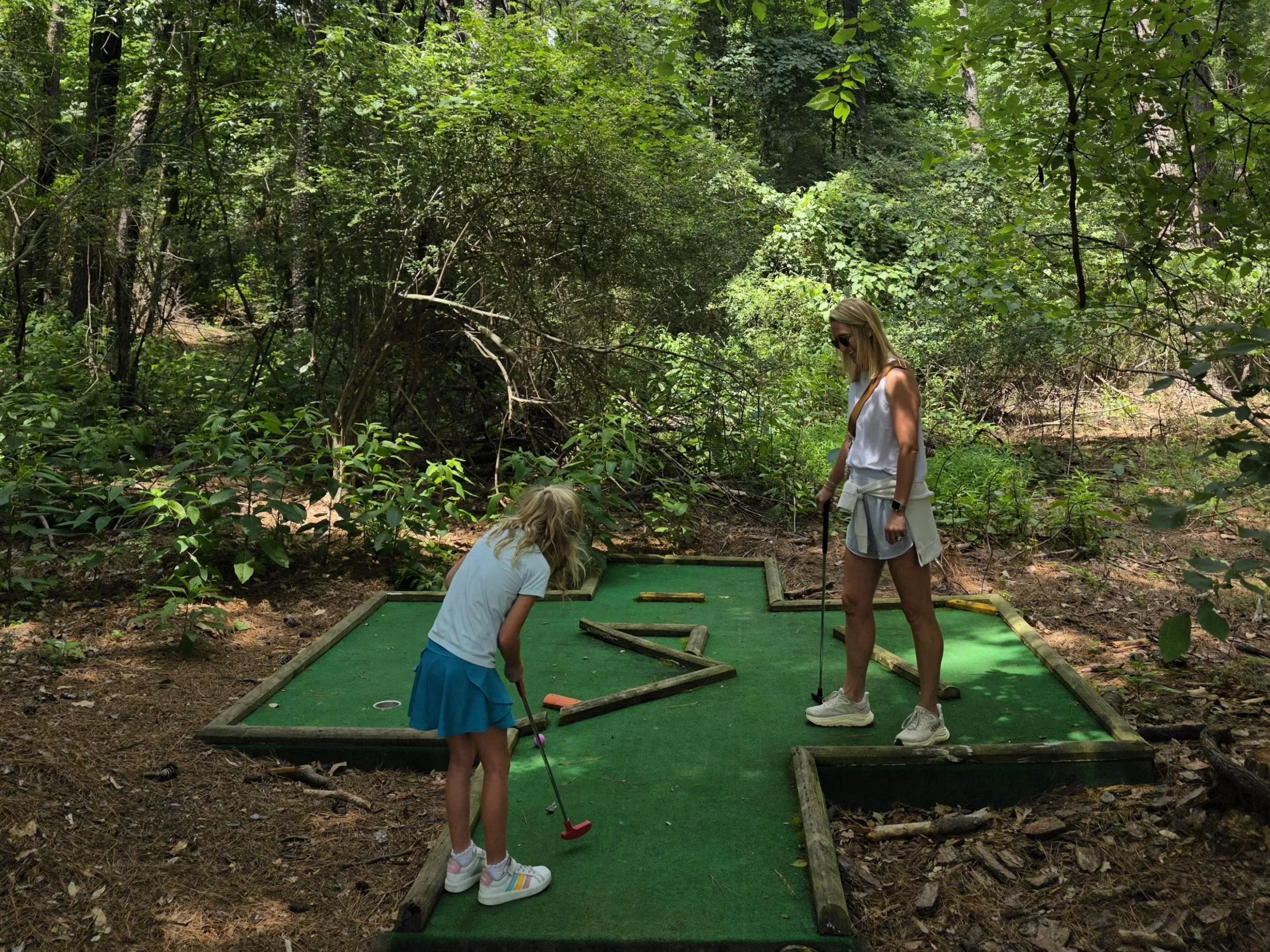 Gorilla Golf - outdoor forest mini golf